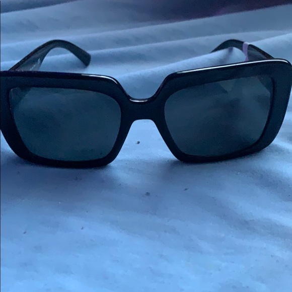 These are the 2020 Versace in stor priced at 400 - Picture 2 of 3